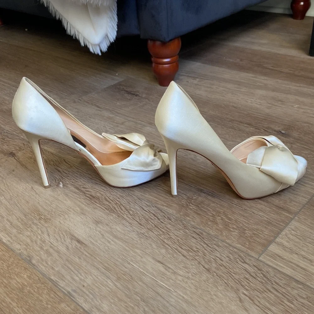 Badgley Mischka Ivory Satin Peep-Toe Heels with Knot Bow